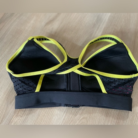 LA SENZA Black & Yellow zip-up Sports bra with crisscross back. Size Small - Picture 3 of 8